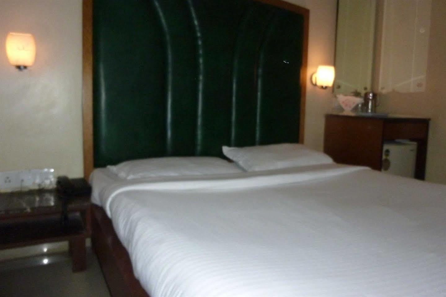 Hotel Park Shilton Mumbai Exterior foto